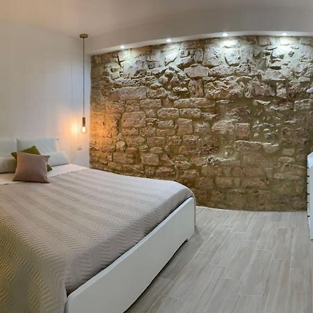 La Pelliccia Apartment Bari Bagian luar foto