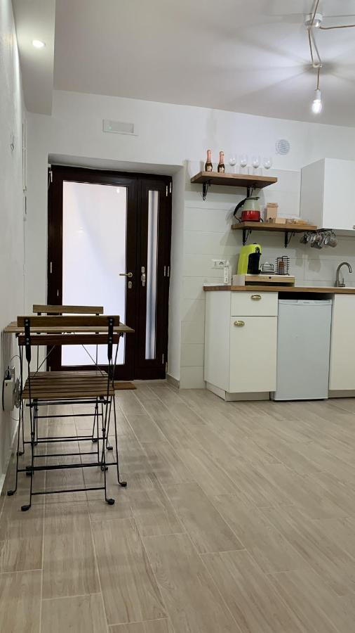 La Pelliccia Apartment Bari Bagian luar foto