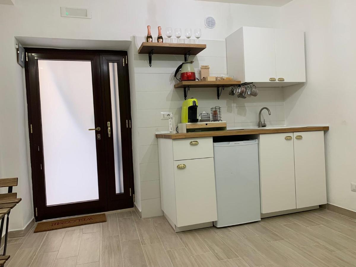 La Pelliccia Apartment Bari Bagian luar foto