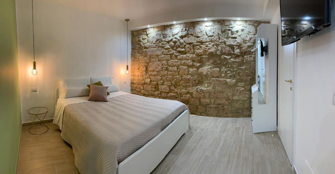 La Pelliccia Apartment Bari Bagian luar foto
